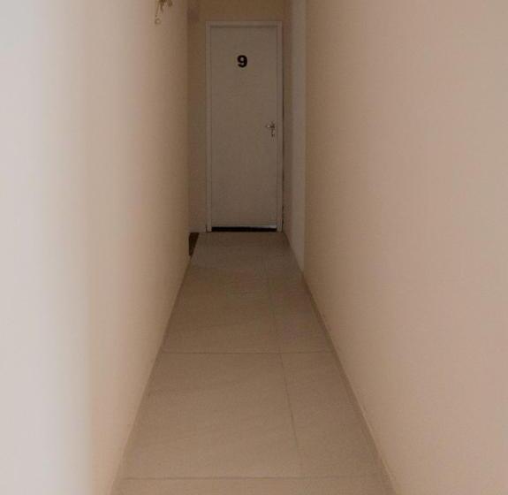 הוסטל Aloha Suites