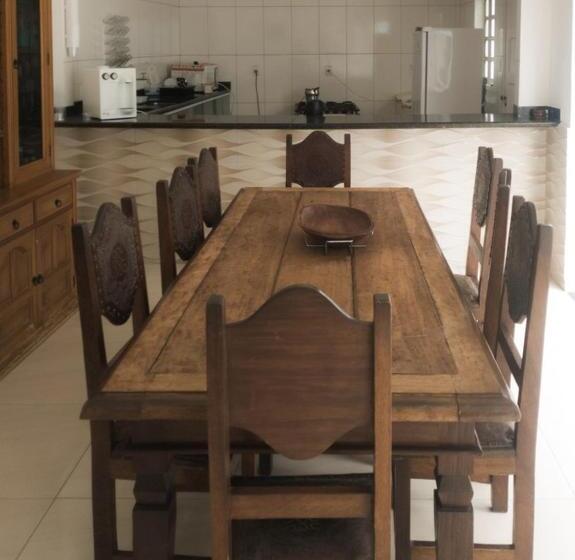 הוסטל Aloha Suites