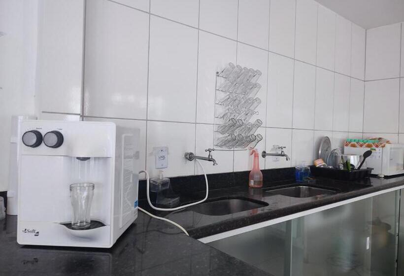 הוסטל Aloha Suites