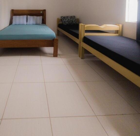 הוסטל Aloha Suites