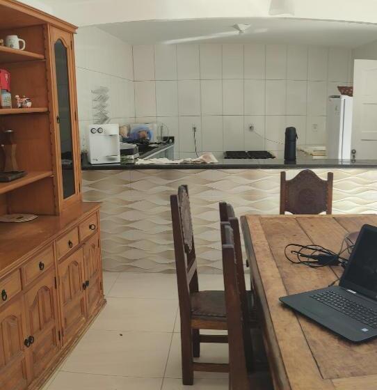 הוסטל Aloha Suites