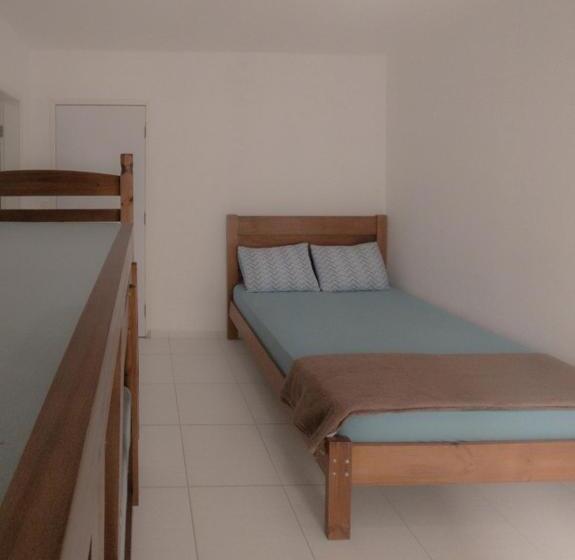 הוסטל Aloha Suites