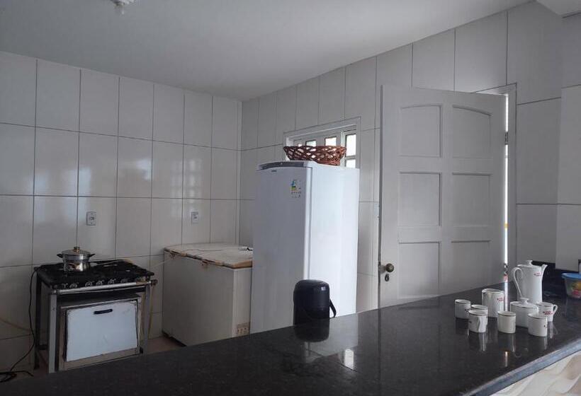 הוסטל Aloha Suites