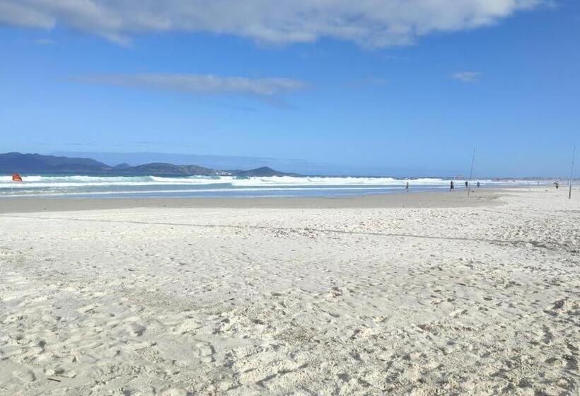 הוסטל Aloha Suites