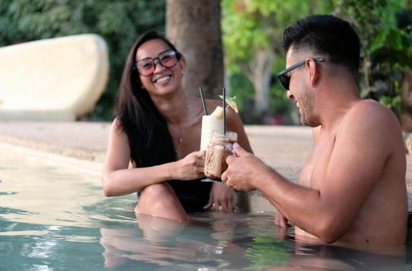 Общежитие Mad Monkey Siquijor