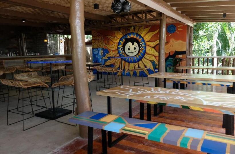 Общежитие Mad Monkey Siquijor