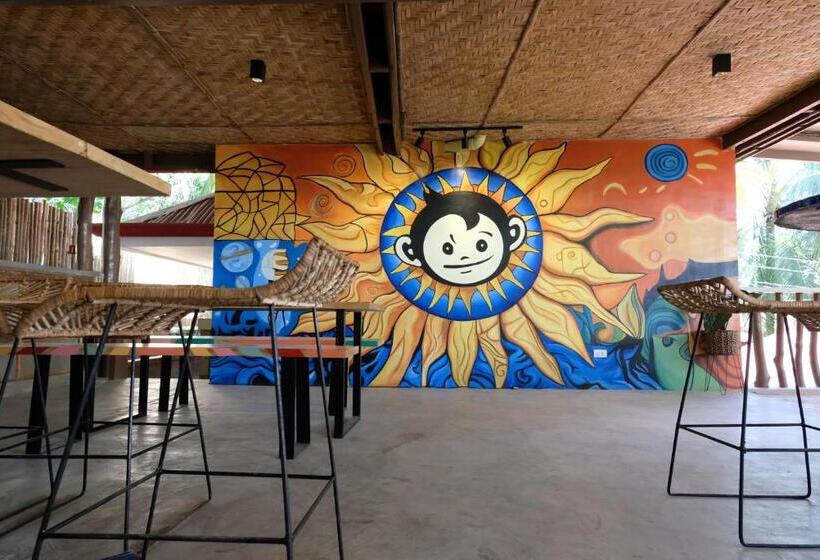 Общежитие Mad Monkey Siquijor