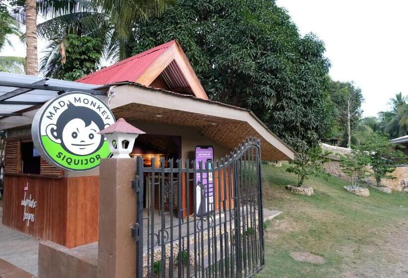 Общежитие Mad Monkey Siquijor