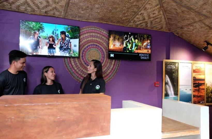 Общежитие Mad Monkey Siquijor