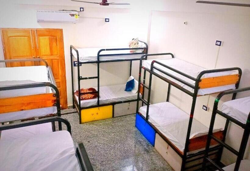 호스텔 Srinivasan Villa