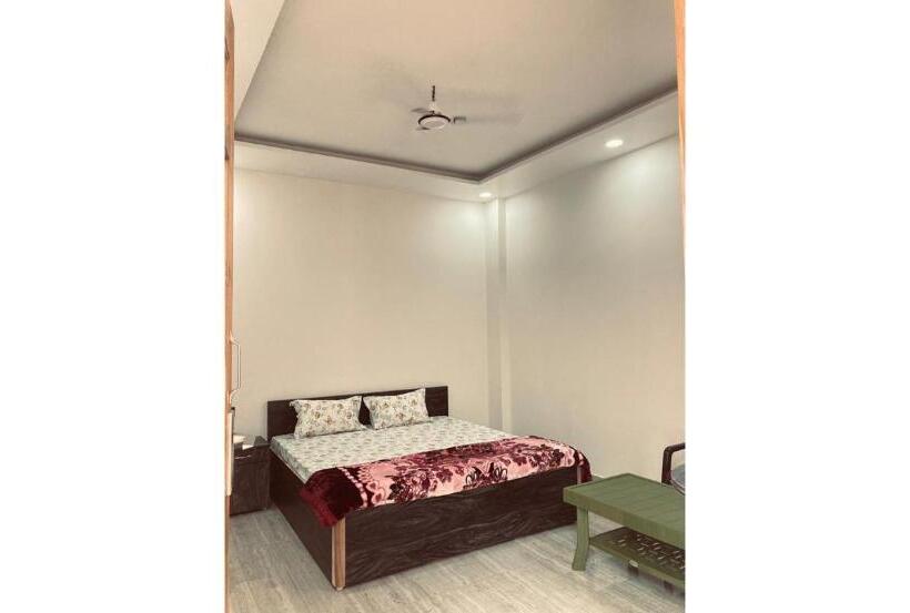 호스텔 Srinivasan Villa