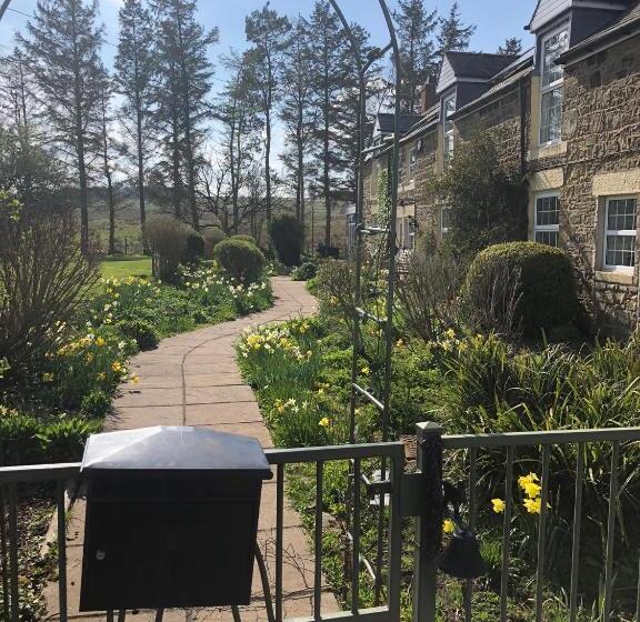 צימר Brownrigg Half A House & Garden