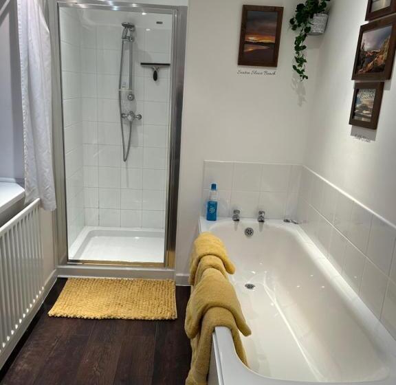 צימר Brownrigg Half A House & Garden