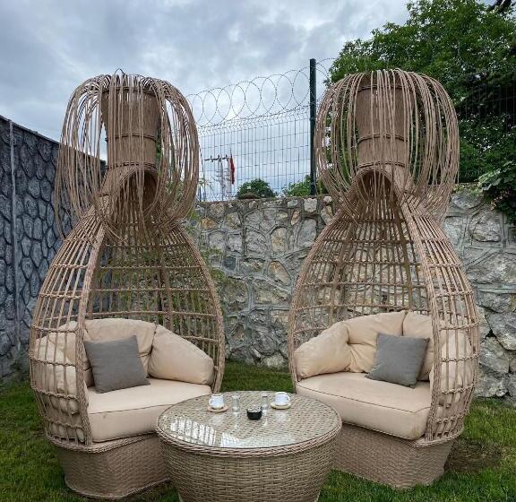 ベッドアンドブレックファースト Eksado Resort