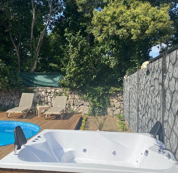 ベッドアンドブレックファースト Eksado Resort