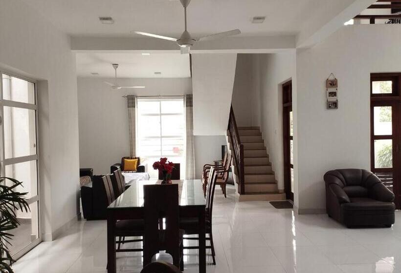 Bed and Breakfast Glow Villa