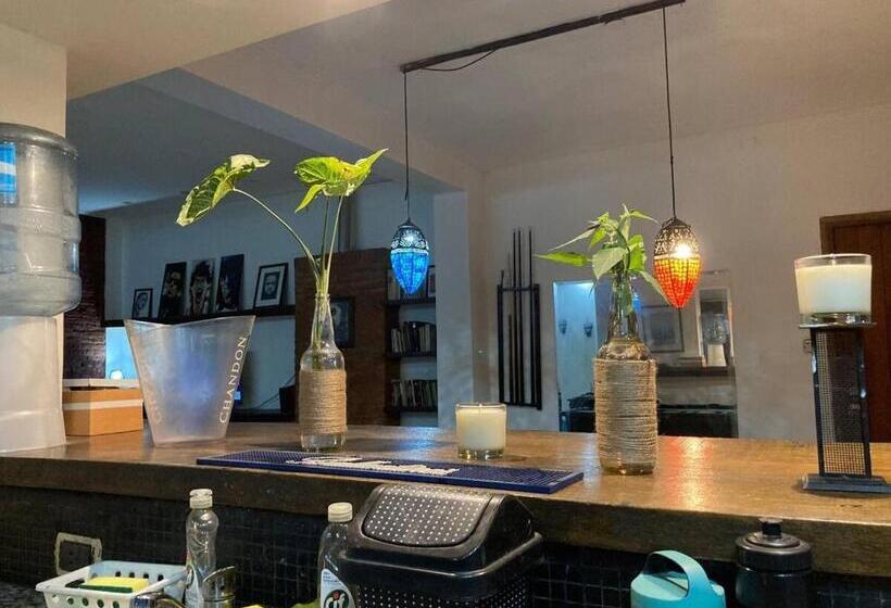 تختخواب و صبحانه Hostel California