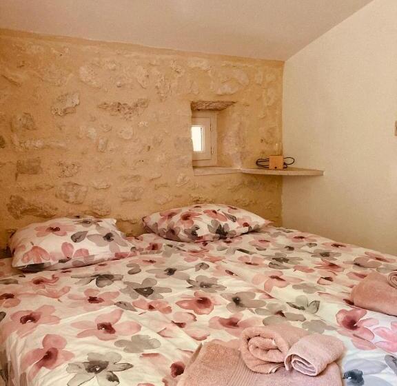 مبيت وإفطار Le Domaine Sainte Raffine, Piscine, Charme Et Insolite