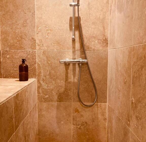 مبيت وإفطار Le Domaine Sainte Raffine, Piscine, Charme Et Insolite