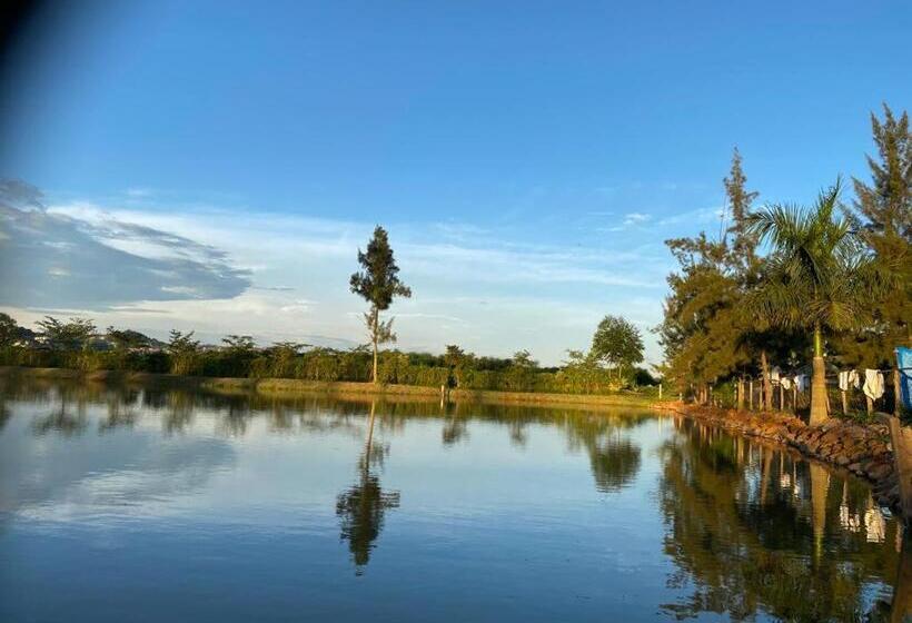 تختخواب و صبحانه Paradise Gardens Kajjansi