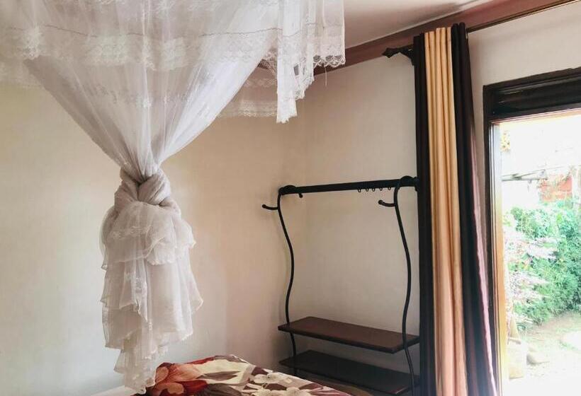 تختخواب و صبحانه Paradise Gardens Kajjansi