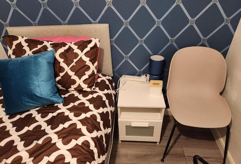 ベッドアンドブレックファースト Gatwick Star Night Stay   Gatwick