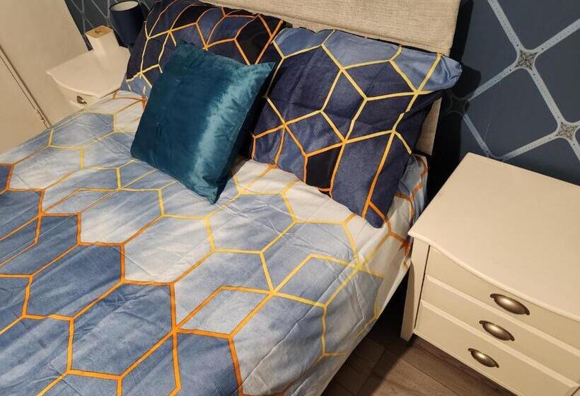 ベッドアンドブレックファースト Gatwick Star Night Stay   Gatwick