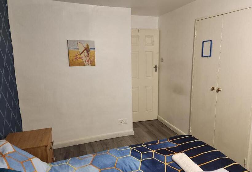 ベッドアンドブレックファースト Gatwick Star Night Stay   Gatwick