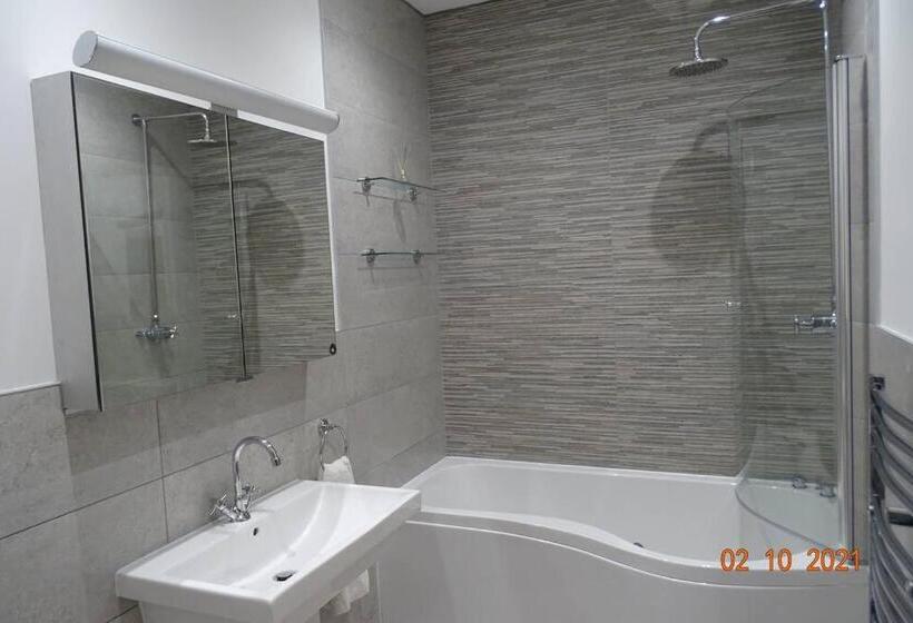 민박 The Old Coach House