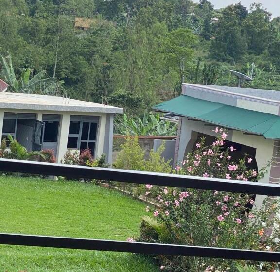 تختخواب و صبحانه Zoe Heights Villas