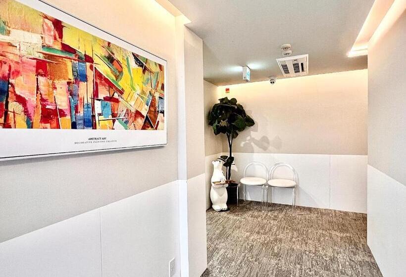 בית מלון כפרי 东京上野超级中心 设计师房间ycoee 上野公园3分钟 车站1分钟 超级繁华 免费wifi 戴森吹风