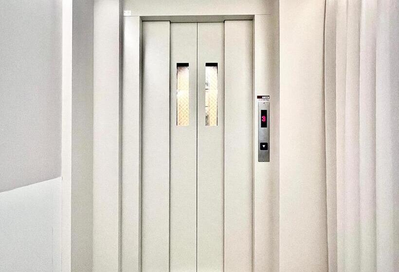 בית מלון כפרי 东京上野超级中心 设计师房间ycoee 上野公园3分钟 车站1分钟 超级繁华 免费wifi 戴森吹风