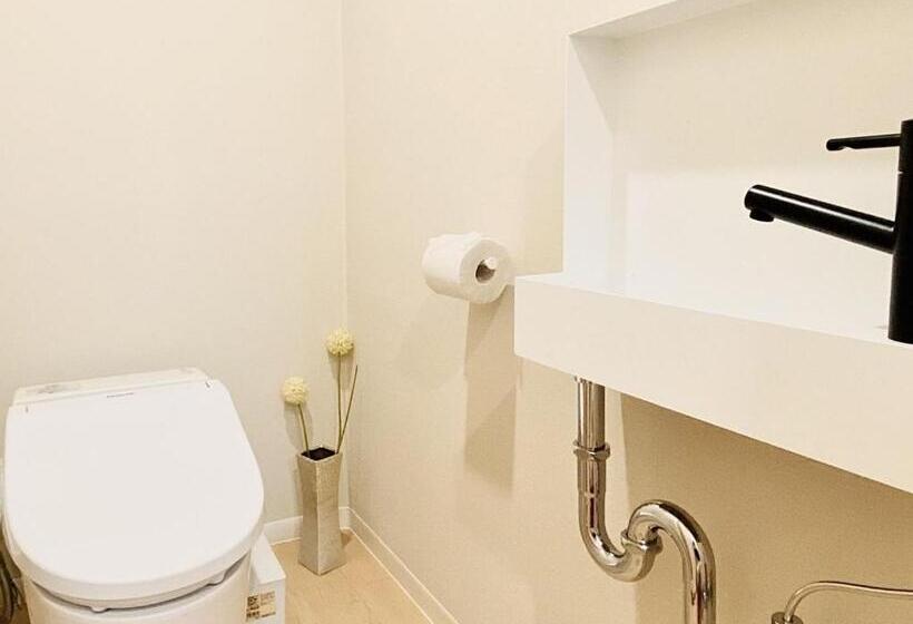 בית מלון כפרי 东京上野超级中心 设计师房间ycoee 上野公园3分钟 车站1分钟 超级繁华 免费wifi 戴森吹风