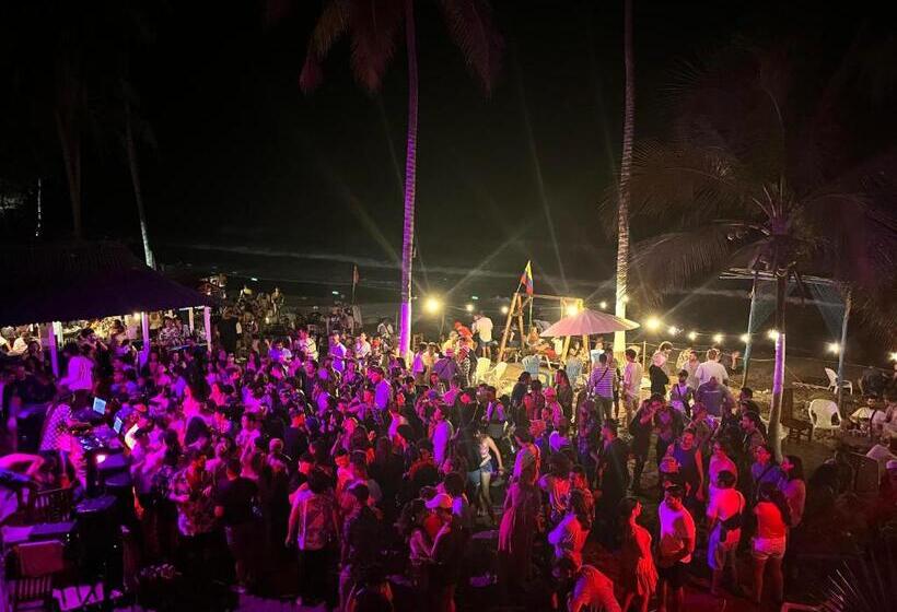 فندق Beach Life Palomino & Beach Club