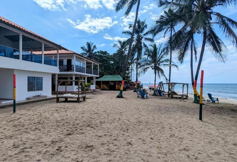 فندق Beach Life Palomino & Beach Club