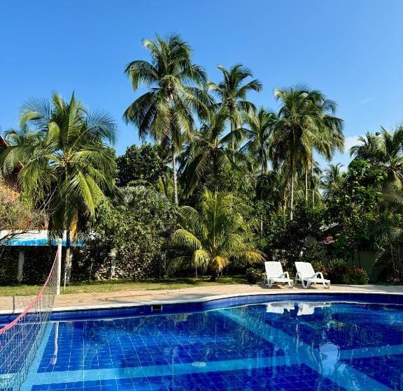 هتل Beach Life Palomino & Beach Club