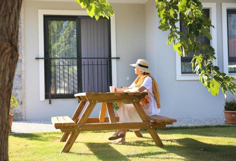 هتل Bright House Apart