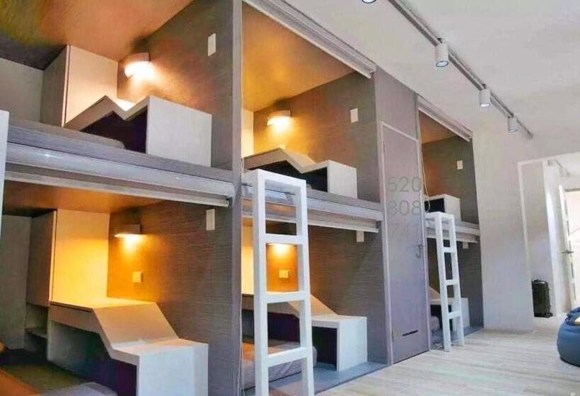 هتل کپسول Mactan Airport Hostel At Aashvi Cozy Cabin