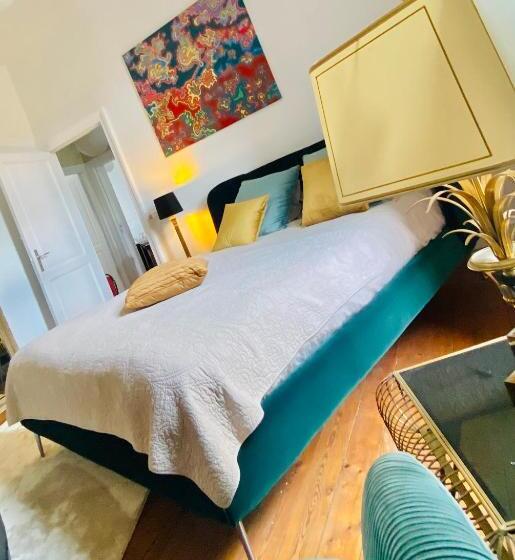 Отель Hôtel Vcb Ciney Centre Ville