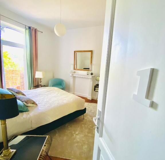 Отель Hôtel Vcb Ciney Centre Ville