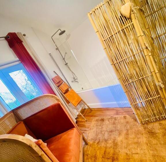 Отель Hôtel Vcb Ciney Centre Ville