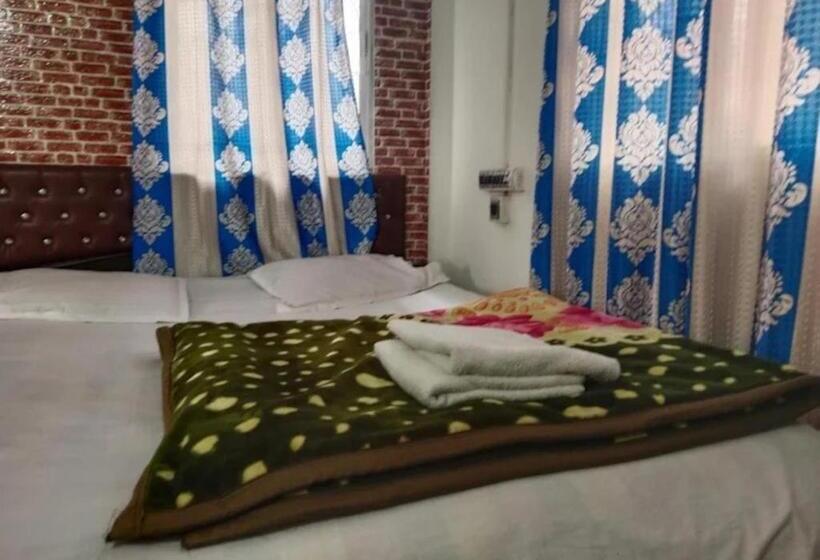 Отель Jaldapara Jungle Camp I Family Resort By Stayapart