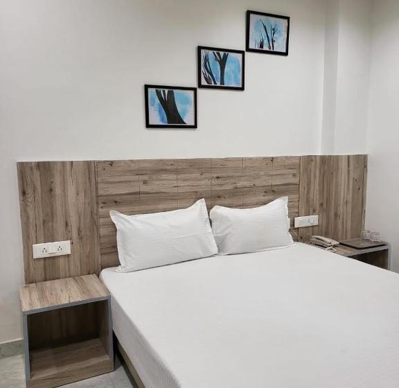 בית מלון כפרי Jay Palace Inn