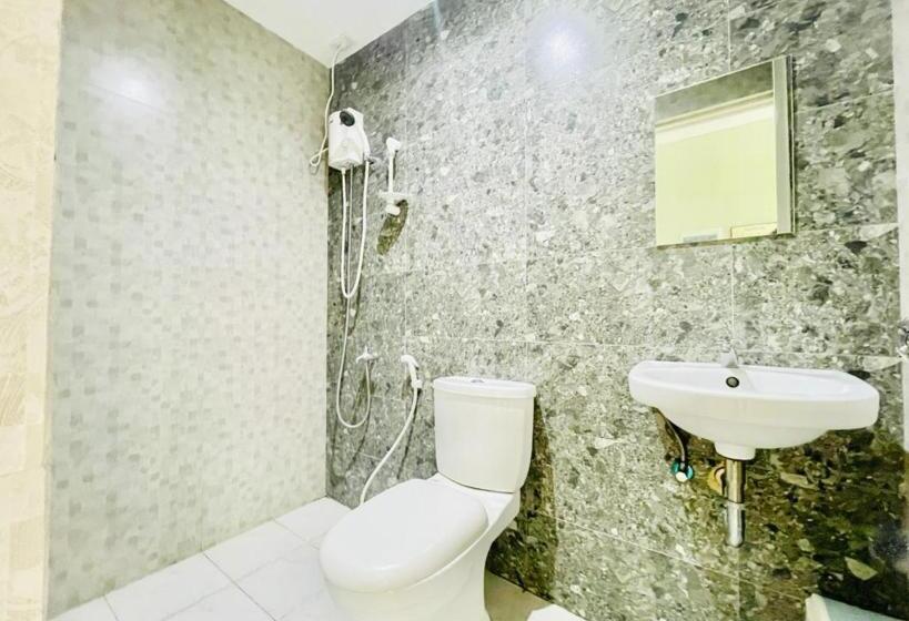 هتل Oyo 1008 Armond Bed And Breakfast