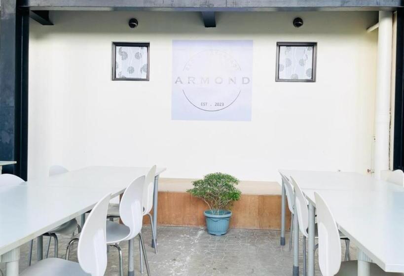 هتل Oyo 1008 Armond Bed And Breakfast