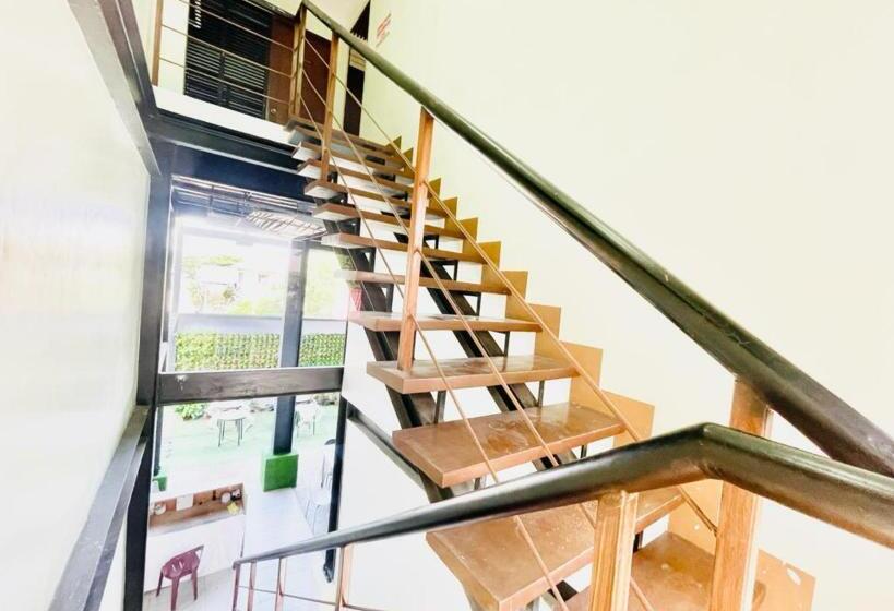 هتل Oyo 1008 Armond Bed And Breakfast