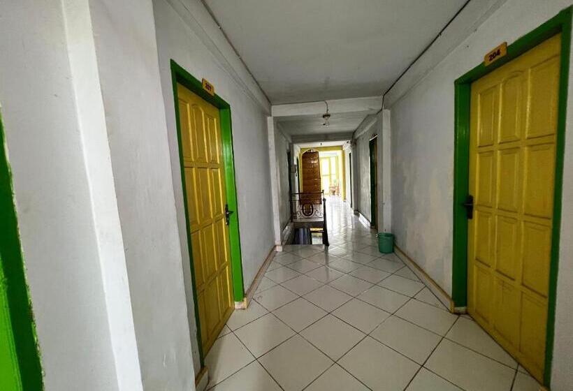 בית מלון כפרי Oyo 93074 Wisma Aliyah