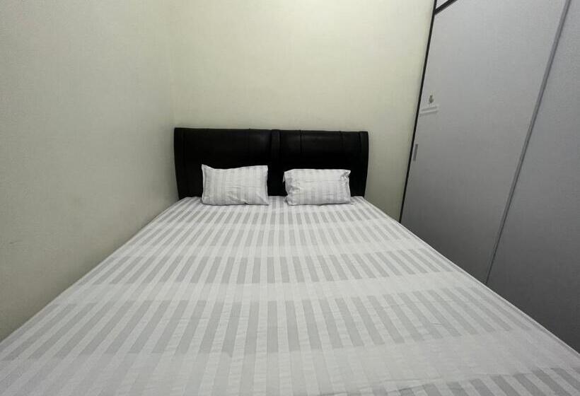 בית מלון כפרי Oyo 93074 Wisma Aliyah