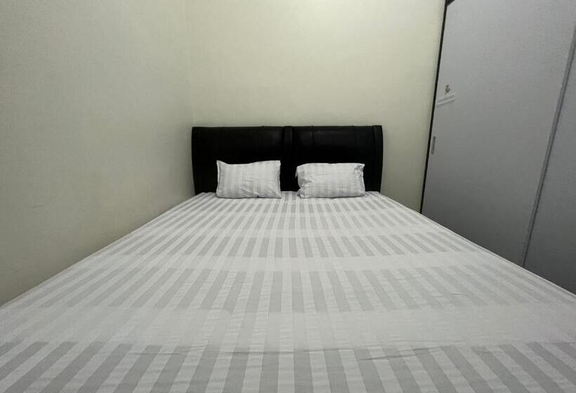 בית מלון כפרי Oyo 93074 Wisma Aliyah