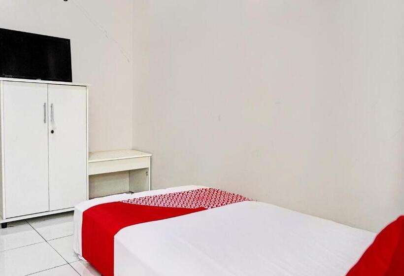 Отель Oyo Life 92684 Kost Mutiara Nirwana